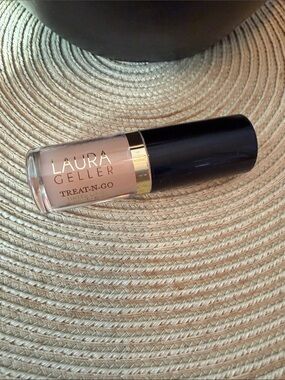 Laura Geller Nude Pink Treat-N-Go Tinted Lip Oil Fast Track 3.8 ml